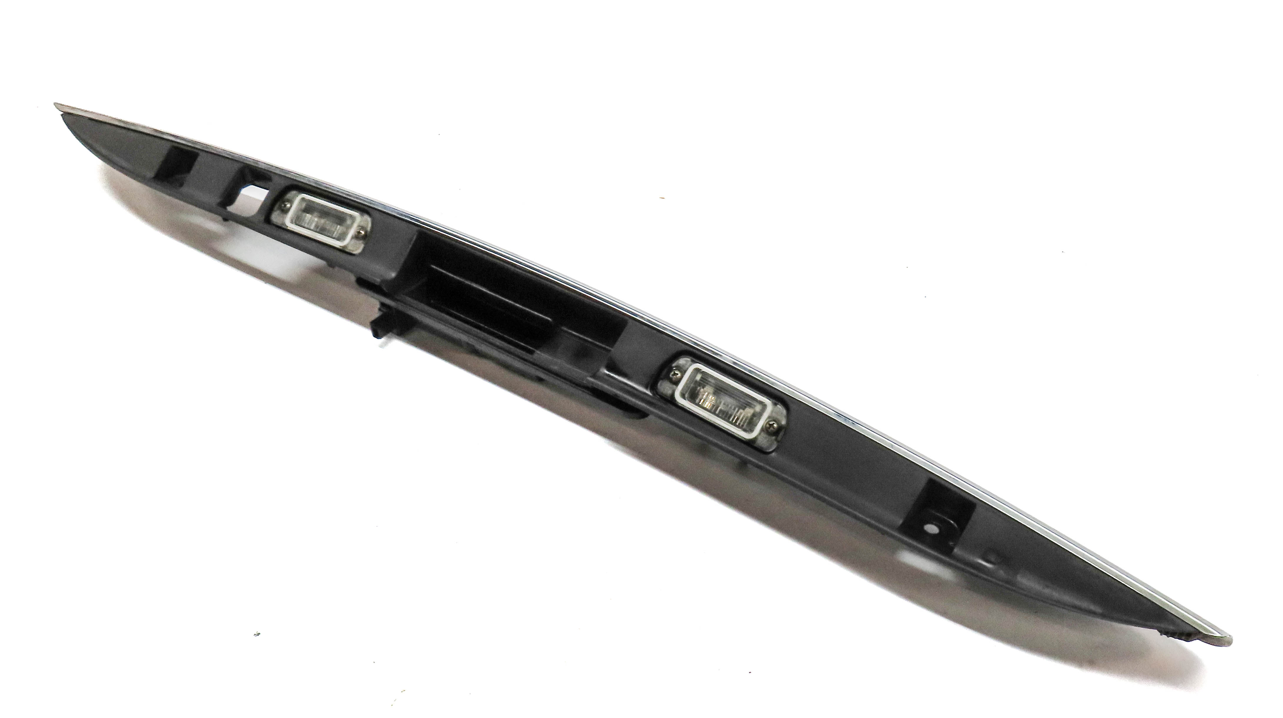 2007 MERCEDES ML320 (W164) REAR TRUNK HATCH LID HANDLE w/ LICENSE PLATE LIGHTS — exact item pictured